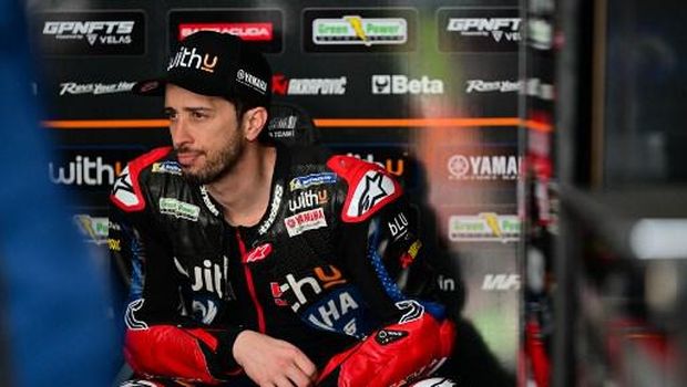 WithU Yamaha RNF MotoGP Team's Italian rider Andrea Dovizioso sits in the pit on the first day of the pre-season MotoGP winter test at the Sepang International Circuit in Sepang on February 5, 2022. (Photo by Ahmad Fadali / AFP)