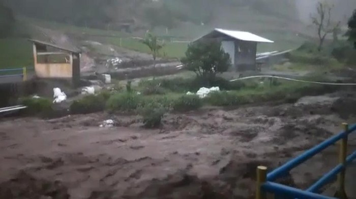 Banjir bandang dan tanah longsor