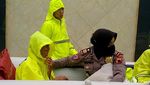 Banjir Pekalongan Meluas, Lansia Dievakuasi dengan Perahu Karet