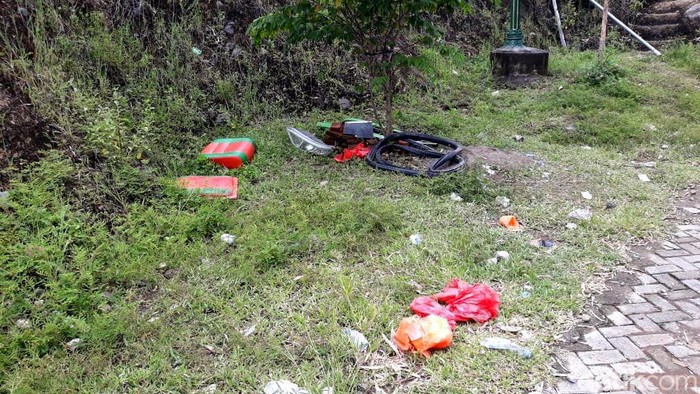 Kecelakaan bus pariwisata di kawasan Bukit Bego, Imogiri, Bantul, tewaskan 13 orang. Polisi pun datangi lokasi kejadian untuk mengusut kecelakaan maut tersebut.