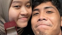She said yes! Alca Octaviani menerima lamaran Bintang Emon. Foto: Instagram