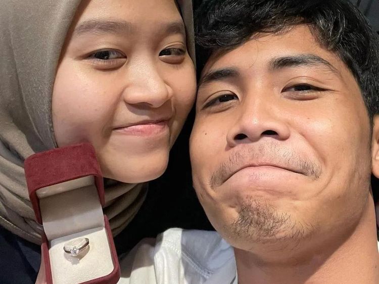 Momen Langka Kebersamaan Bintang Emon dan Alca Octaviani yang Baru Tunangan