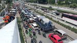Buruh Demo di DPR, Lalin Jalan Gatot Subroto Macet