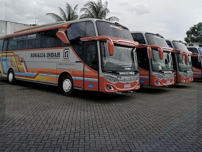 Bus baru PO Rosalia Indah