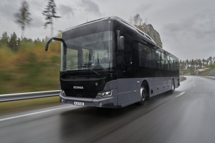 Bus Scania Interlink dengan teknologi ADAS (Advanced Driver Assistance Systems)