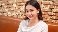 Chandrika Chika akan diperiksa sebagai saksi atas kasus dugaan pengeroyokan tersebut karena berdasarkan keterangan saksi-saksi sebelumnya, mantan kekasih Thariq Halilintar itu memang berada di TKP. Foto: Instagram/chandrika_