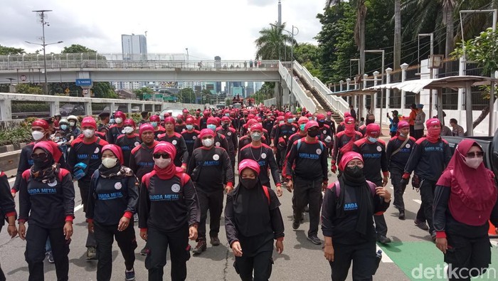 Demo Buruh Depan Gedung DPR