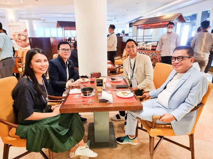 dr Oky Pratama, Crazy Rich Jambi Doyan Makan Bakso dan Kerupuk Jengkol