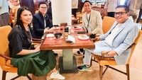 Pria kelahiran Jambi, 10 Juli 1991 ini adalah Founder dari Benings Clinic group yang bergerak dibidang klinik kecantikan. Lewat Instagrammya @dr.okypratamaa, ia banyak membagikan momen kulinernya. Foto: Instagram @dr.okypratamaa