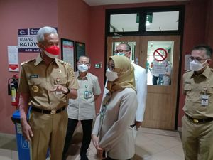 Ganjar Pranowo Kembali Ngantor Usai Kecelakaan Sepeda, Ini Kondisinya Sekarang