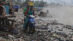 Gegara Gelombang Tinggi, Teluk Labuan Banten Penuh Sampah