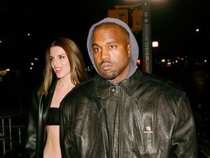 Kanye West Dikabarkan Sudah Putus dari Julia Fox, Ini Penyebabnya