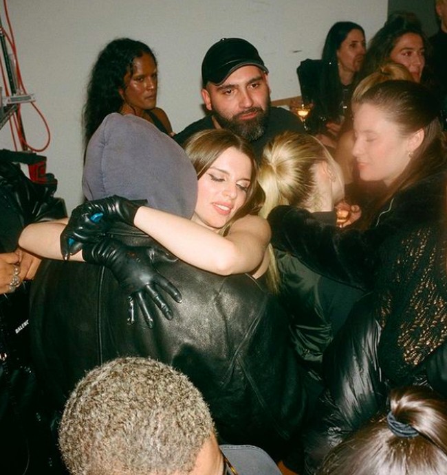 Kabarnya pesta ulang tahun tersebut dibuat Kanye untuk sang kekasih. Foto: dok. Instagram/@juliafox