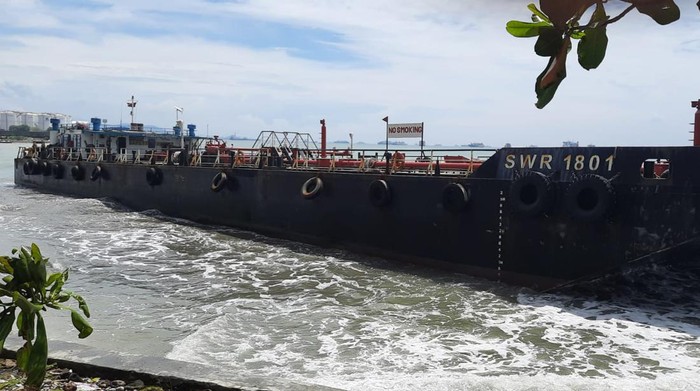 Kapal tanker kandas di perairan Merak
