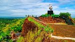 6 Tempat Wisata Aneh Indonesia Ada Bukit Bego dan Pantai Kutang