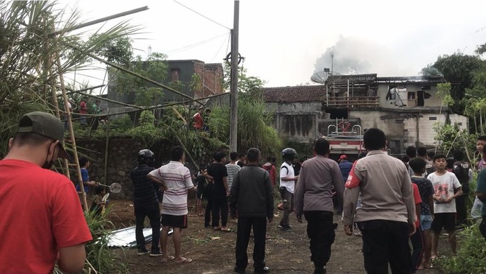 Kebakaran terjadi di kawasan padat penduduk di Desa Cimanggah, Cikole, Kecamatan Sukabumi