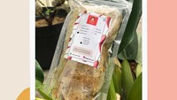 Keripik kaca di toko online @ngendes_pol tak hanya tersedia yang pedas saja, tapi ada juga yang asin jeruk. Harganya Rp 5.000 per 65 gram. Foto: Instagram @ngendes_pol