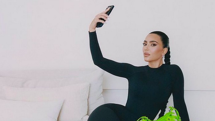 Kim Kardashian Jadi Model Balenciaga