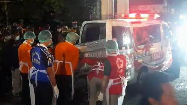 Korban kecelakaan bus tiba di RSUD Sukoharjo, Senin (7/2/2022) dini hari.