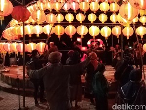 Banyak Warga Nonton Lampion di Rumah FX Rudy, Gibran: Saya Koordinasikan