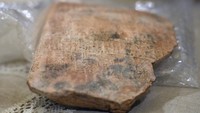 Sebelum dikembalikan, artefak ini dipajang dan menjadi koleksi museum di Beirut. Irak menyatakan kesulitan dana mengelola artefak ini hingga penyerahan ke-337 artefak ini.