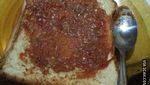 Netizen Punya Cara Makan Roti Nyeleneh, Dicampur Mie Instan hingga Nasi