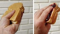 Ingin membuat roti dengan selai dan selai kacang, ada yang aneh dari susunan roti netizen ini. Bagian yang diberi topping justru diletakkan menghadap keluar dan membuatnya menempel di tangan. Foto: 1cak.com