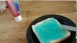Netizen Punya Cara Makan Roti Nyeleneh, Dicampur Mie Instan hingga Nasi