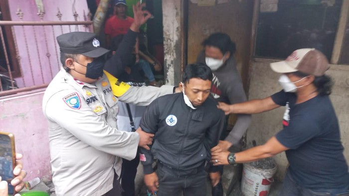 Masardi (41), pemain bola tertangkap dalam penggerebekan di Kampung Boncos, Jakbar