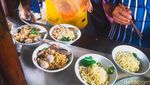 Cicip Mie Ayam dan Yamin yang Terkenal di Taman Puring