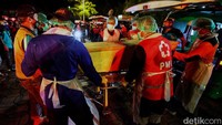 Sebanyak 13 jenazah korban tewas kecelakaan bus pariwisata di Bukit Bego, Imogiri, Bantul, tiba di RSUD Sukoharjo pada Senin (7/2/2022) dini hari sekitar pukul 00.50 WIB. Usai dilakukan serah terima, seluruh korban langsung dibawa ke rumah duka.