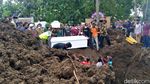 Momen Pemakaman 6 Korban Kecelakaan Maut Bantul di 1 Liang Lahad