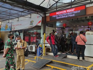 Satgas Minta Pemda Sanksi Turis Positif COVID Jalan-jalan di Malang