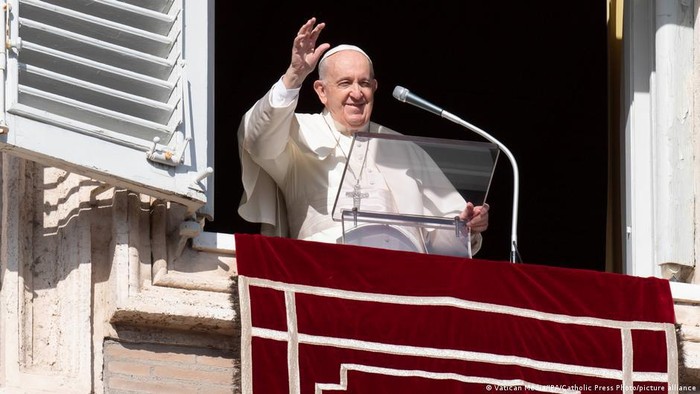 Paus Fransiskus: Buang Plastik di Saluran Air Adalah 