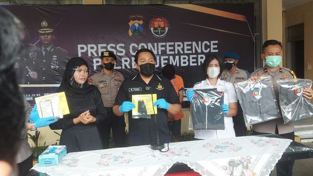 Pelayan restoran cepat saji di Jember