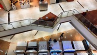 Bagi anak kurang dari 12 tahun yang akan masuk mal minimal sudah vaksin dosis pertama.