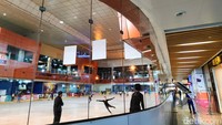 Sementara tempat bermain anak dan tempat hiburan dapat dibuka maksimal 35% dan wajib bukti vaksinasi anak di bawah 12 tahun.