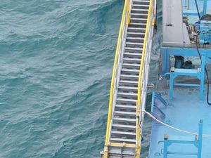 2 Nelayan Tuban Antara Hidup dan Mati Bertahan di Laut Usai Perahu Pecah