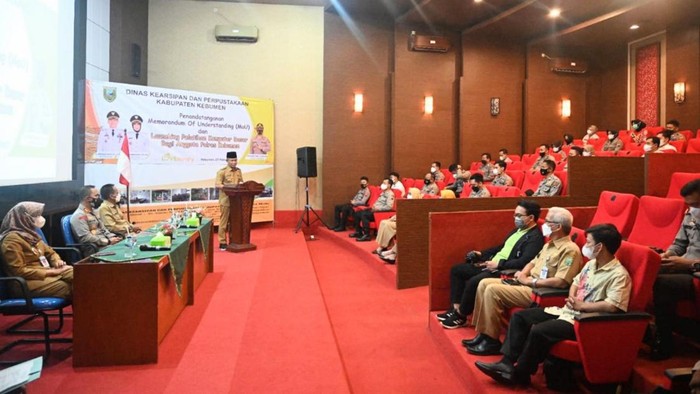 Polres Kebumen bekerja sama dengan Dinas Perpustakaan dan Kearsipan (Disperpussip) tentang pelatihan komputer dasar bagi anggota Polres Kebumen.