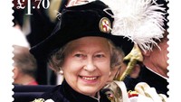 Salah satu dari delapan perangko baru yang menunjukkan Ratu Elizabeth II dalam jubah Order of the Garter pada tahun 1999, yang telah dikeluarkan untuk menandai Platinum Jubilee raja.