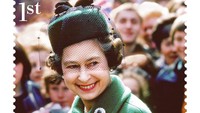 Salah satu dari delapan perangko baru yang menunjukkan Ratu Elizabeth II berjalan-jalan di Worcester pada April 1980, yang telah diterbitkan untuk menandai Platinum Jubilee raja.