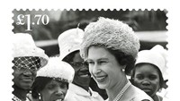Salah satu dari delapan perangko baru yang menunjukkan Ratu Elizabeth II selama tur di Hindia Barat, di Victoria Park, St Vincent pada tahun 1966, yang diterbitkan untuk menandai Platinum Jubilee raja.