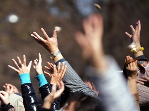 Lakukan ini Kalau Mau Hoki di Tahun Ular Kayu 2025