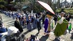 Ritual Melempar Kacang, Berharap Keberuntungan