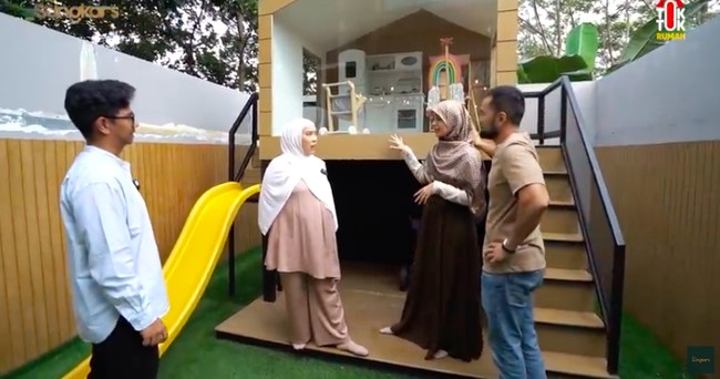 Tidak ketinggalan sebuah area bermain untuk buah hati mereka. Gemas! (Foto: Sumber: YouTube/The Sungkars)