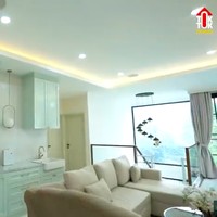 Meski berada di sebuah cluster, rumah Fitri Tropica dan Irvan Hanafi memiliki keunikan tersendiri. Dari luar tampak sama, tapi di dalam terasa berbeda dengan interior bertema American-Classic. (Foto: Sumber: YouTube/The Sungkars)