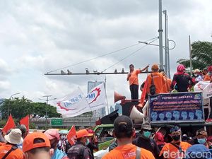 Tunjuk-tunjuk DPR, Buruh Ancam Mogok Massal Jika Omnibus Law Dibahas!