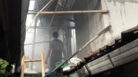Kebakaran ini melahap rumah warga bernama Maman Suparman (64).