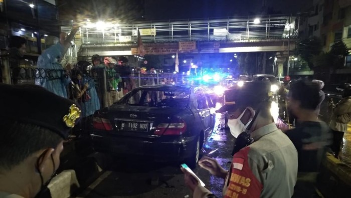 Sedan terbakar di Senen, Jakpus, menewaskan 2 orang