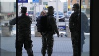 Diketahui bahwa baik Rumania maupun Polandia berbatasan langsung dengan Ukraina, yang tengah menghadapi ancaman invasi Rusia dan meningkatkan ketegangan antara AS dan Rusia ke level tertinggi sejak Perang Dingin. Presiden AS, Joe Biden, menyebut pengerahan ribuan tentara AS itu konsisten dengan apa yang pernah dia katakan kepada Presiden Rusia, Vladimir Putin.
